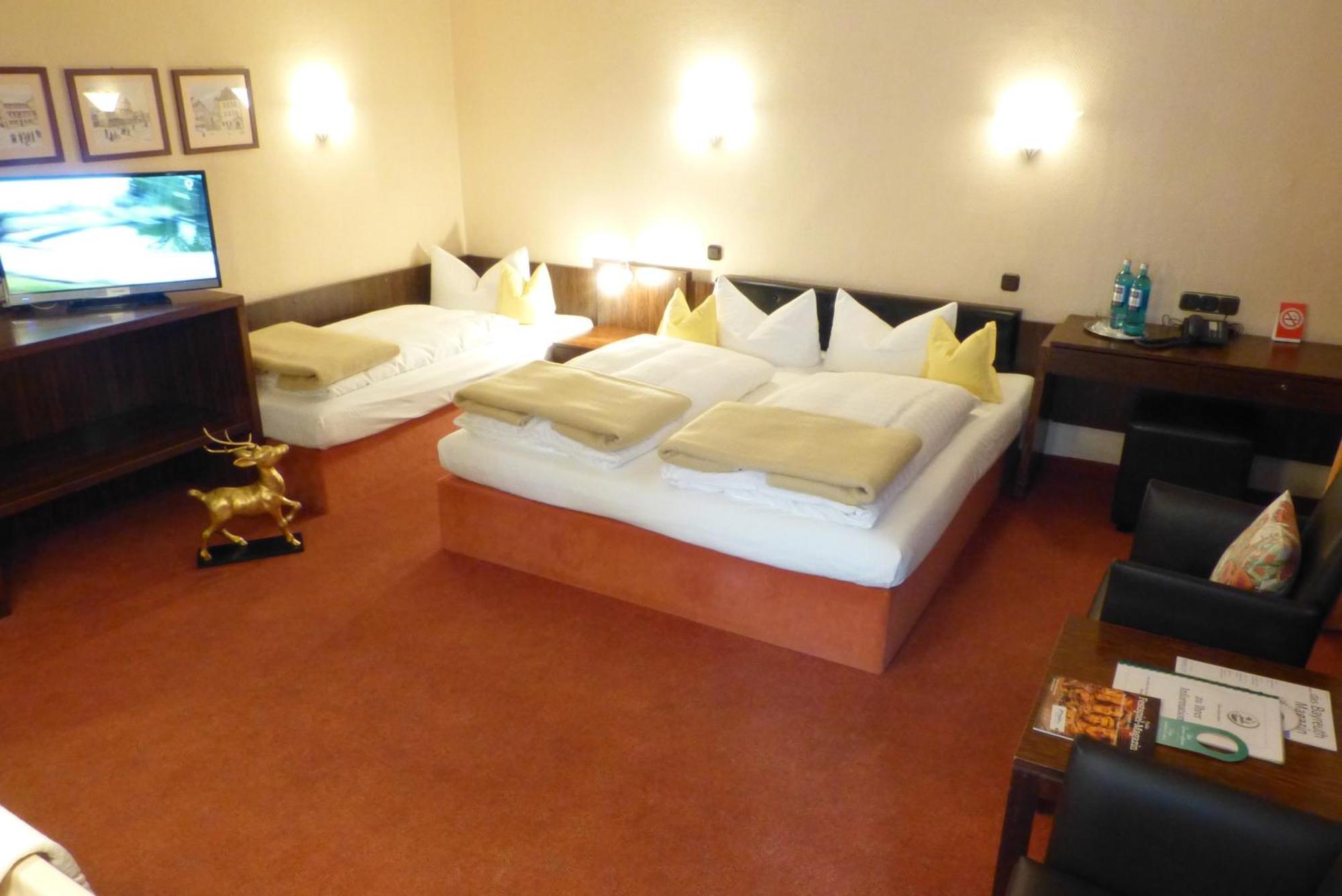 Hotel Goldener Hirsch Bayreuth Oda fotoğraf